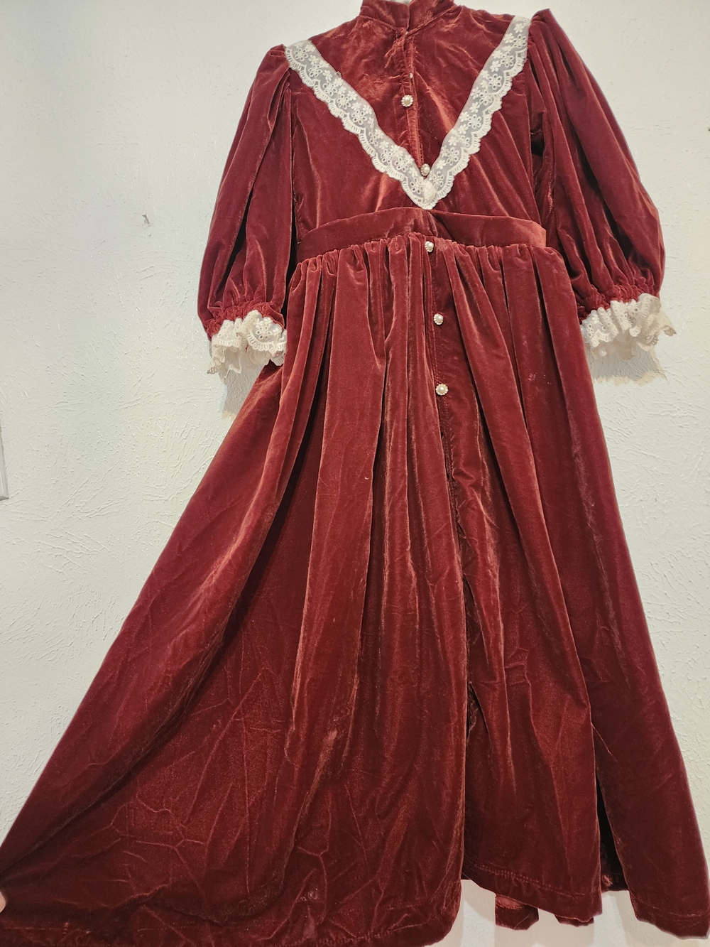 Vintage Style Velvet Maxi Dress with Lace Trim - Rust Color